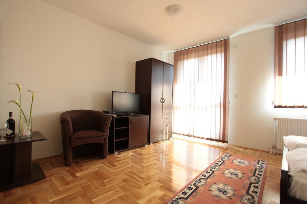 Hostel Royal Obrenovac  Zimmer foto