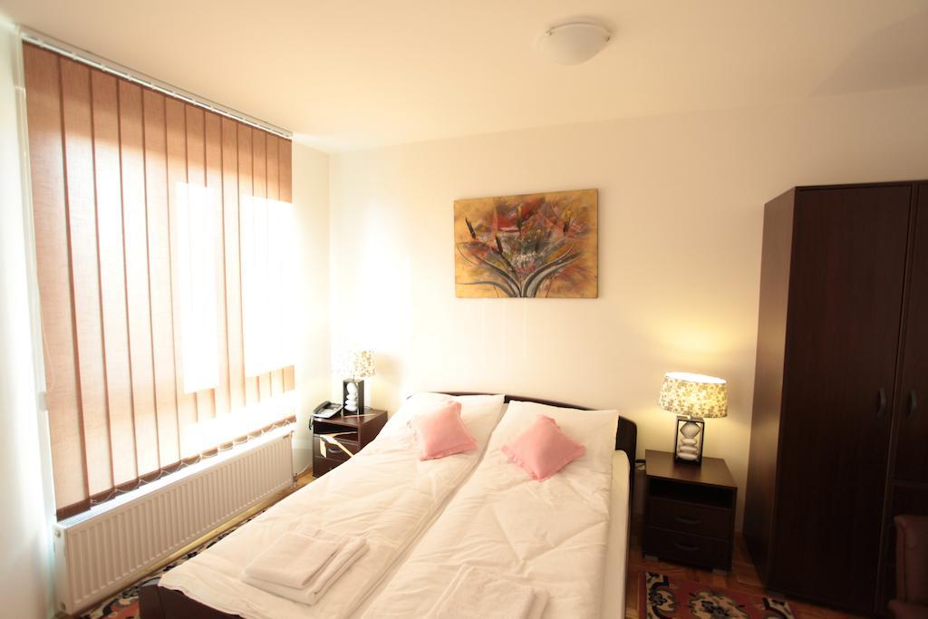 Hostel Royal Obrenovac  Zimmer foto